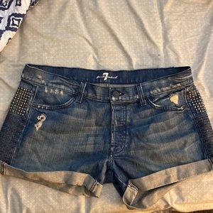 Seven for all mankind shorts . Chain and metal details on the side . Size 32